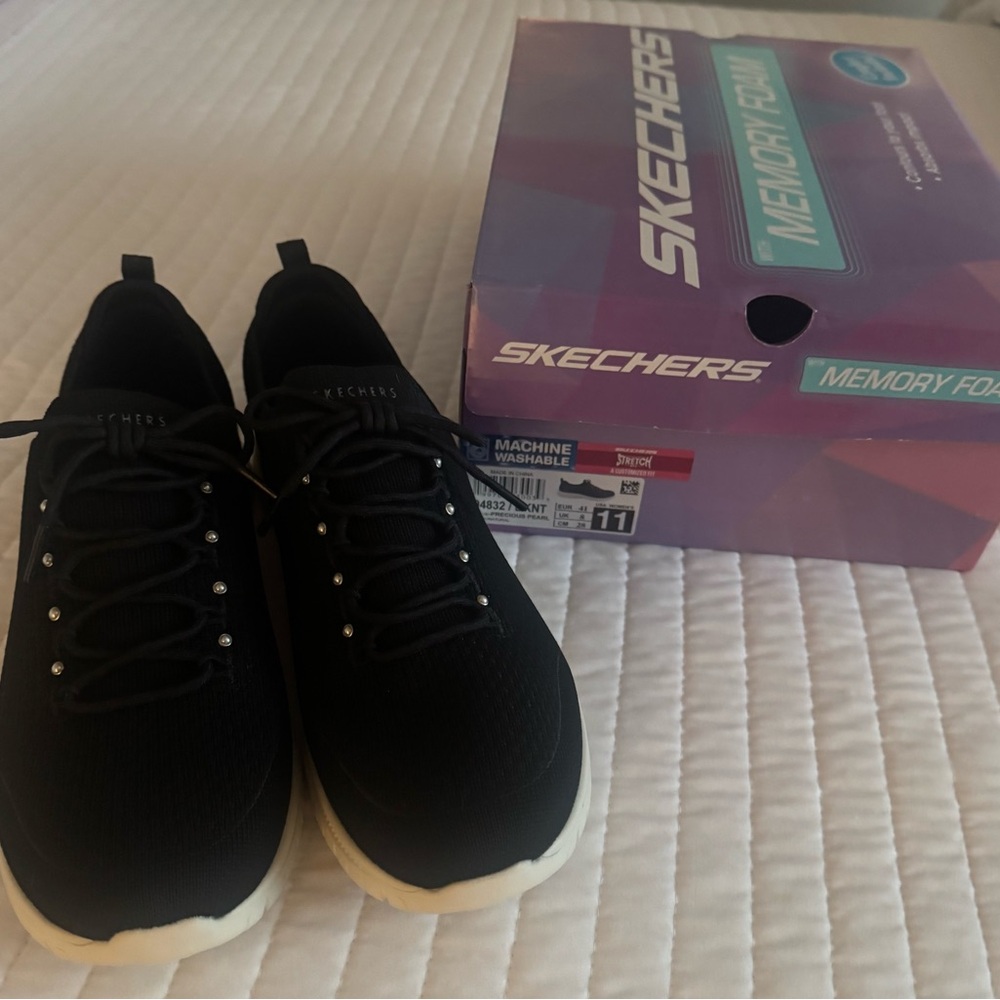 Skechers Women's Black Athletic Sneakers with White Sole Brand New - Picture 1 of 6